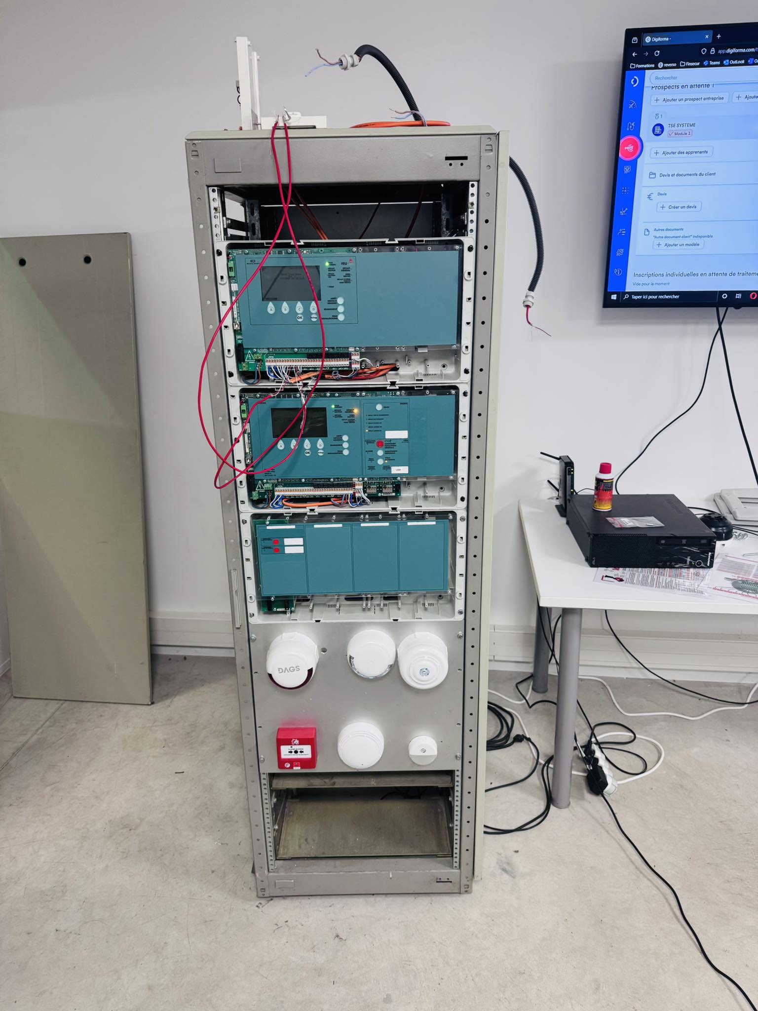 Formation Finsecur pour la mise en service de la détection incendie radio.